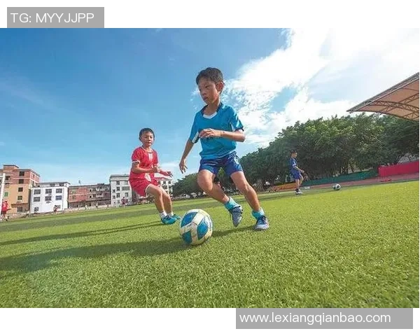 足球明星在绿茵场上灵活穿梭背负对手展现超凡技巧与速度